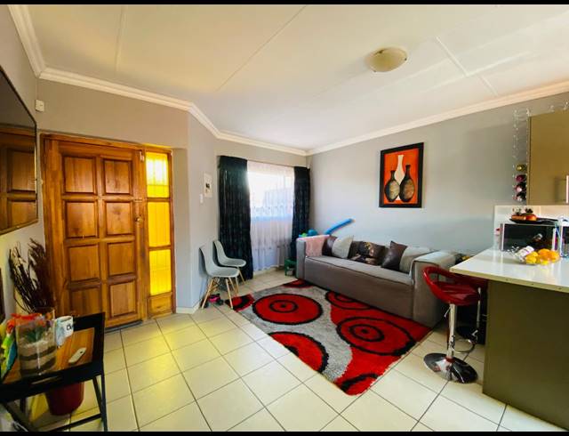 2 BEDROOM TOWNHOUSE FOR SALE IN ANNADALE